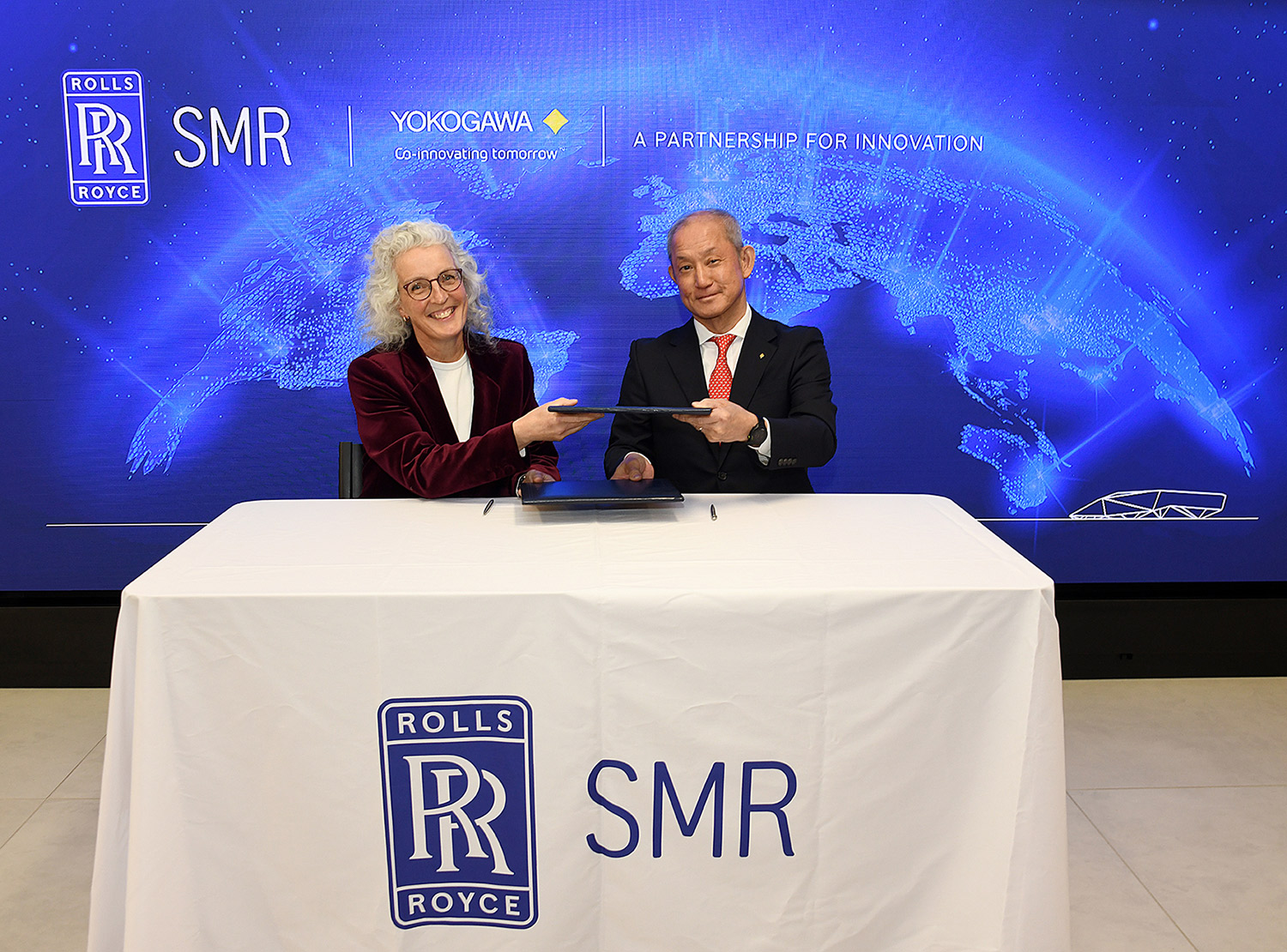 Left: Ruth Todd (Rolls-Royce SMR Operations and Supply Chain Director) Right: Koji Nakaoka (Yokogawa Electric Corporation Executive Vice President & Executive Officer, Energy & Sustainability Business headquarters)