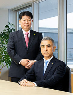 取締役会長代表執行役 奈良　寿・取締役代表執行役社長 重野邦正